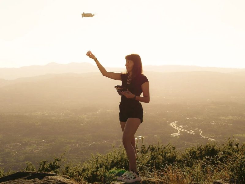 Irene Vieito volando dron